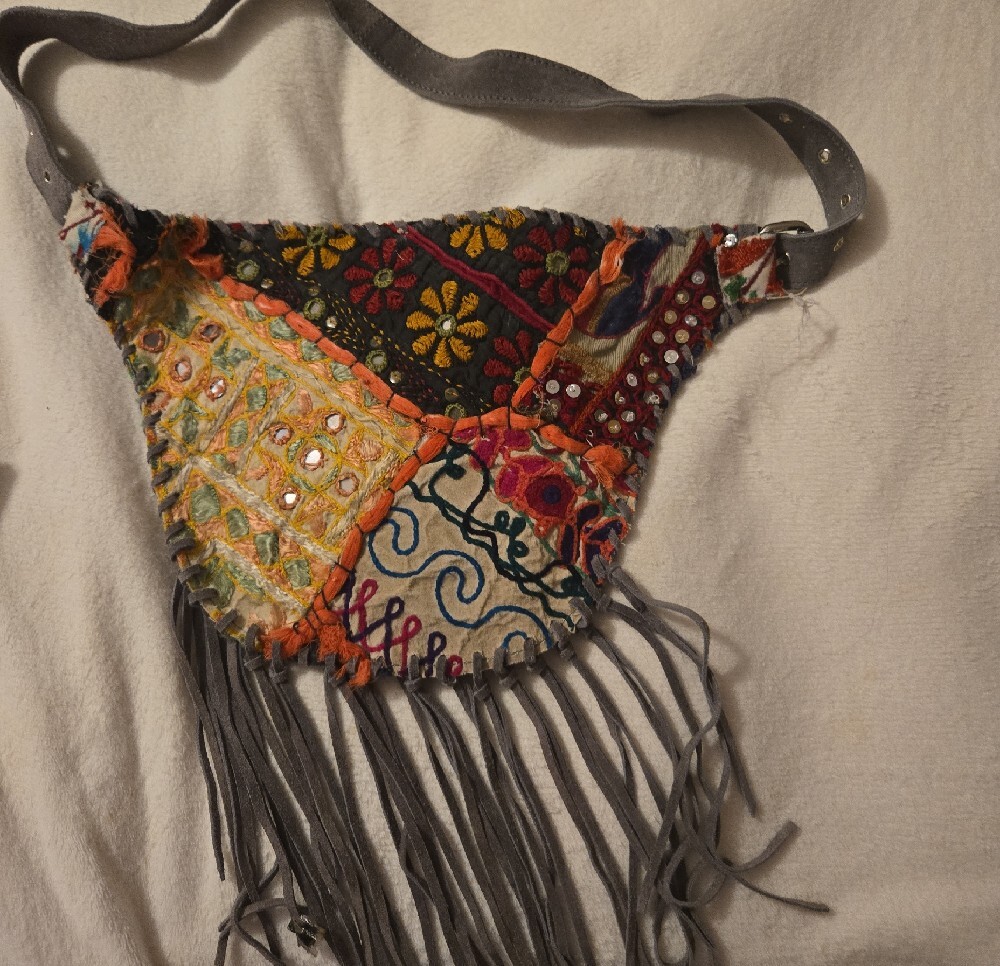 Raj Arushi Adjustable Strap Belt Bag And Necklace - Picture 3 of 6
